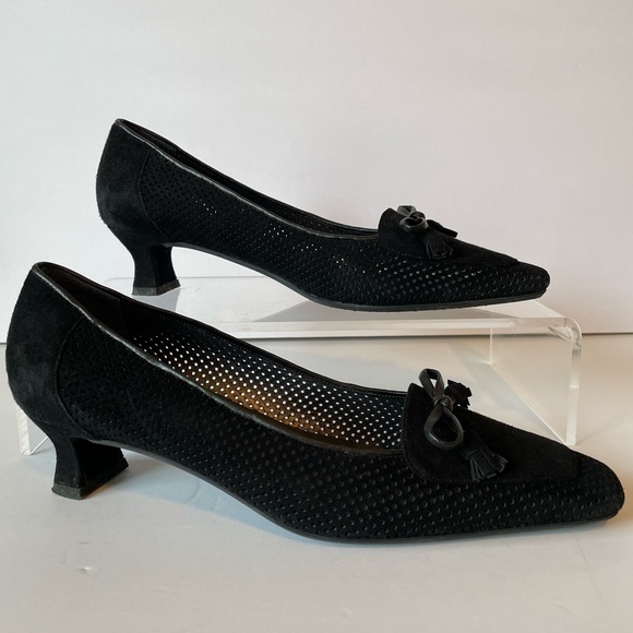 Stuart Weitzman Shoes - Black Stuart Weitzman Pumps - Size 10M